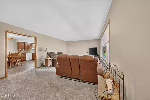 Living - 1141 Brookside Dr, Findlay, OH 45840 photo 1 of 2