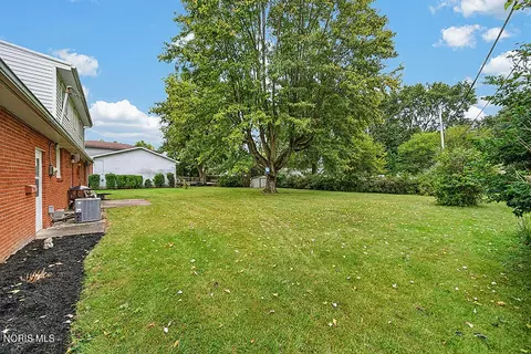 Exterior - 1141 Brookside Dr, Findlay, OH 45840 photo 3 of 8
