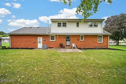 Exterior - 1141 Brookside Dr, Findlay, OH 45840 photo 7 of 8