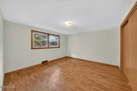 Bedroom - 1141 Brookside Dr, Findlay, OH 45840 photo 5 of 10