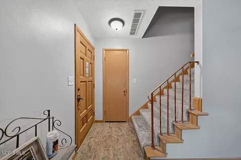 Entry Way - 1141 Brookside Dr, Findlay, OH 45840 photo 1 of 3