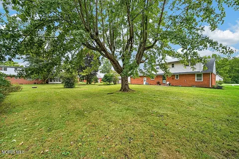Exterior - 1141 Brookside Dr, Findlay, OH 45840 photo 6 of 8