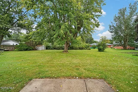 Exterior - 1141 Brookside Dr, Findlay, OH 45840 photo 8 of 8