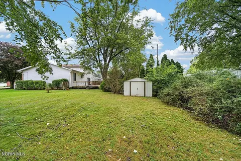 Exterior - 1141 Brookside Dr, Findlay, OH 45840 photo 5 of 8