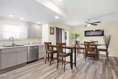 Dining - 5681 W Tiffin St, Bascom, OH 44809 photo 2 of 4