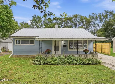 741 Circle Dr, Fostoria, OH 44830