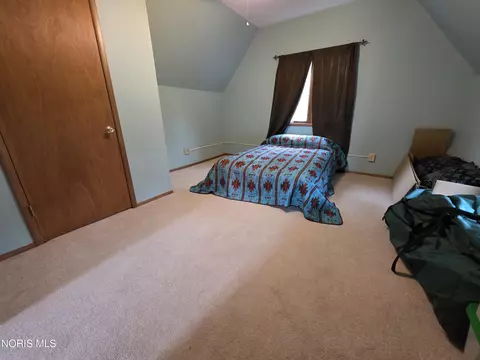 Bedroom - 211 E Broadway St, Leipsic, OH 45856 photo 2 of 4