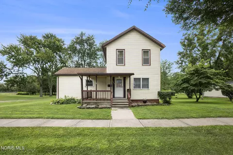 Exterior - 433 E Main St, Napoleon, OH 43545 photo 1 of 10