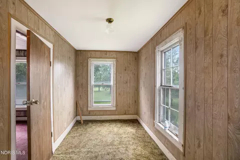Bedroom - 433 E Main St, Napoleon, OH 43545 photo 2 of 2
