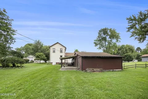 Exterior - 433 E Main St, Napoleon, OH 43545 photo 4 of 10