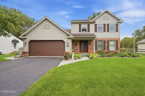 1579 Rosewood Dr, Bowling Green, OH 43402