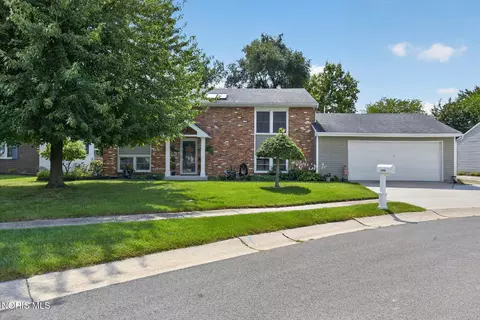 1041 Elm Tree Rd, Rossford, OH 43460