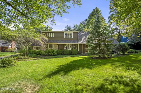 2242 Dundas Rd, Ottawa Hills, OH 43606