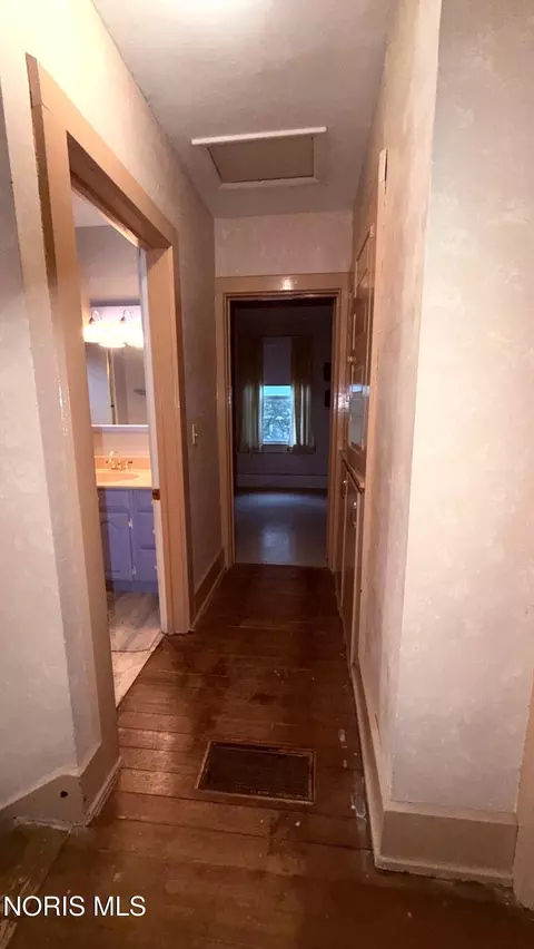 Entry Way - 305 S Mary St, Forest, OH 45843 photo 4 of 5