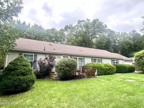 4703 E Schoolhouse Rd, Port Clinton, OH 43452