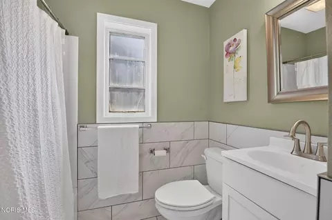Bath - 345 Kopernik Ave, Toledo, OH 43607 photo 2 of 2