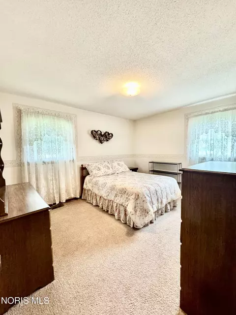 Bedroom - b976 County Road 6, Deshler, OH 43516 photo 3 of 4
