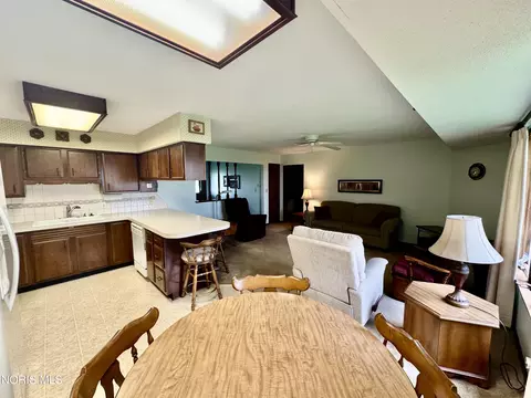 Dining - b976 County Road 6, Deshler, OH 43516 photo 1 of 2