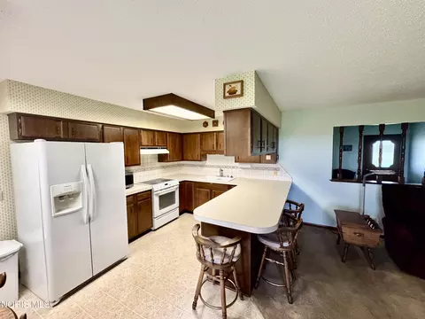 Kitchen - b976 County Road 6, Deshler, OH 43516 photo 1 of 2