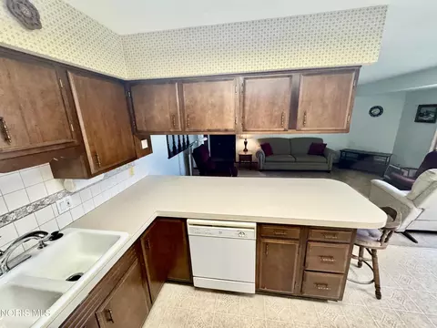 Kitchen - b976 County Road 6, Deshler, OH 43516 photo 2 of 2