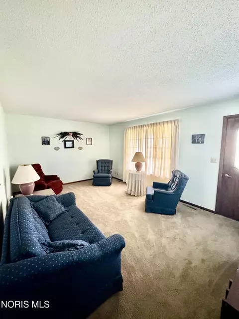 Living - b976 County Road 6, Deshler, OH 43516 photo 2 of 2