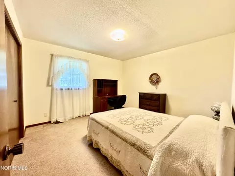 Bedroom - b976 County Road 6, Deshler, OH 43516 photo 4 of 4