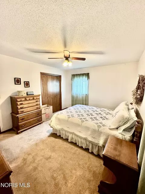 Bedroom - b976 County Road 6, Deshler, OH 43516 photo 2 of 4