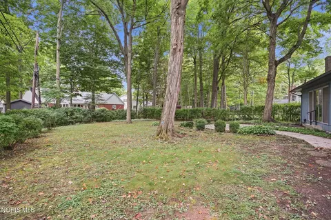 Exterior - 615 Sutton Pl, Findlay, OH 45840 photo 13 of 14