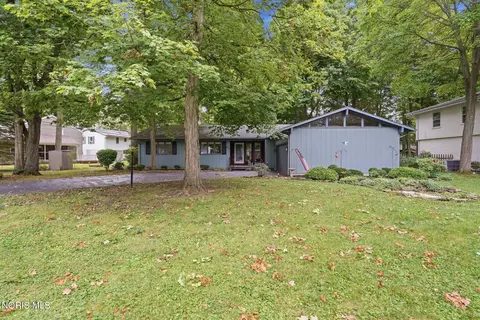 Exterior - 615 Sutton Pl, Findlay, OH 45840 photo 4 of 14