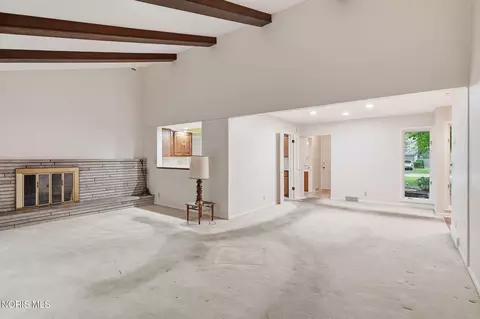 Living - 615 Sutton Pl, Findlay, OH 45840 photo 3 of 8
