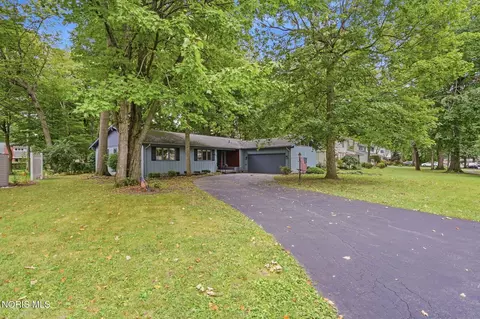 Exterior - 615 Sutton Pl, Findlay, OH 45840 photo 3 of 14