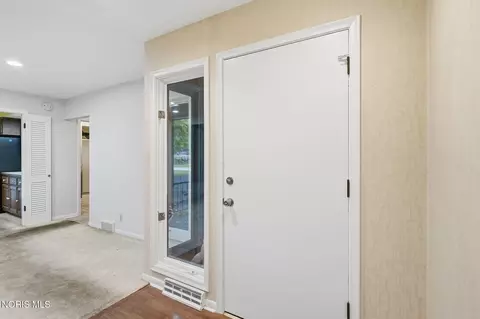 Entry Way - 615 Sutton Pl, Findlay, OH 45840 photo 1 of 2