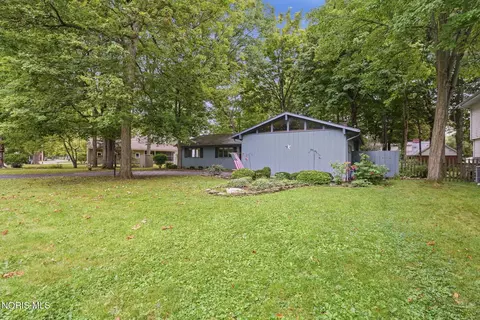 Exterior - 615 Sutton Pl, Findlay, OH 45840 photo 5 of 14