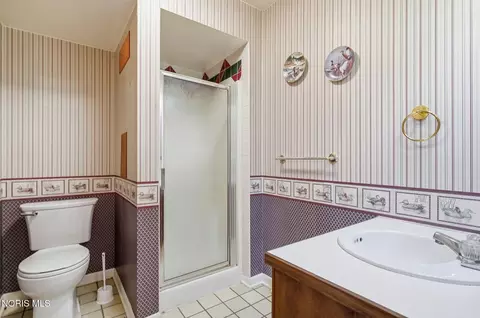 Bath - 615 Sutton Pl, Findlay, OH 45840 photo 4 of 4
