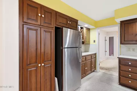 Kitchen - 615 Sutton Pl, Findlay, OH 45840 photo 4 of 4