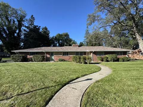 2208 Valley Brook Dr, Toledo, OH 43615