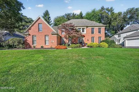 8900 Oak Valley Rd, Holland, OH 43528
