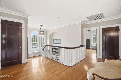 Entry Way - 2006 Mount Vernon Ave, Toledo, OH 43607 photo 4 of 4
