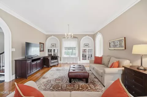 Living - 2006 Mount Vernon Ave, Toledo, OH 43607 photo 2 of 7