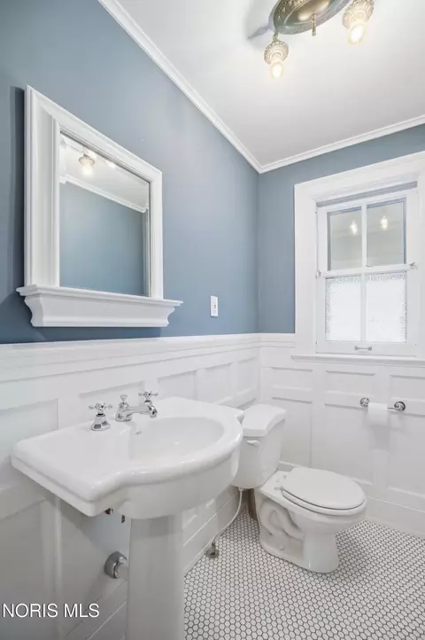Bath - 2006 Mount Vernon Ave, Toledo, OH 43607 photo 1 of 6