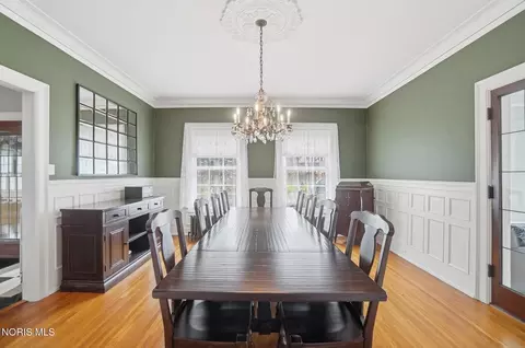 Dining - 2006 Mount Vernon Ave, Toledo, OH 43607 photo 1 of 4
