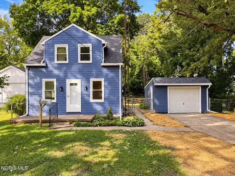 5249 Clover Ln, Toledo, OH 43623