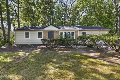 5045 Fairgreen Dr, Toledo, OH 43613