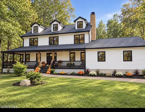 8260 Hill Ave, Holland, OH 43528