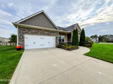 132 Hidden Village Ln, Holland, OH 43528