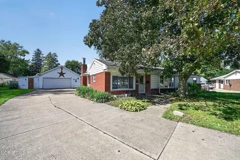 3633 Robin Rd, Toledo, OH 43623
