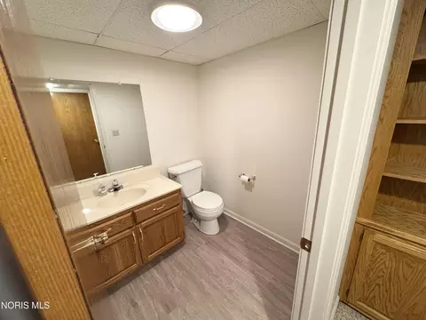 Bath - 164 Cedarbrook Dr, Ottawa, OH 45875 photo 4 of 4
