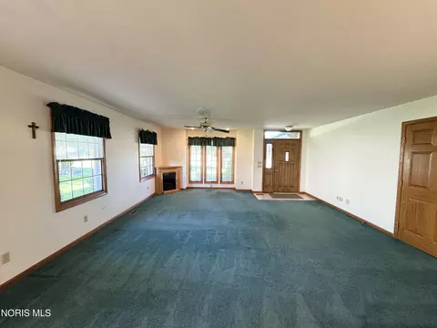 Living - 164 Cedarbrook Dr, Ottawa, OH 45875 photo 4 of 5