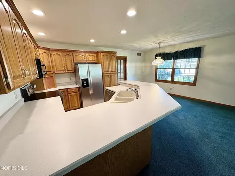 Kitchen - 164 Cedarbrook Dr, Ottawa, OH 45875 photo 4 of 5