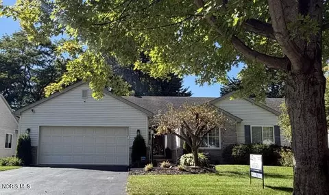 552 Crystal Lake Dr, Holland, OH 43528